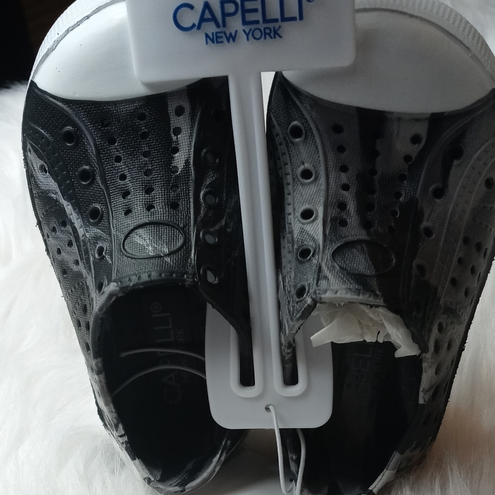 Capelli Kids Camouflage Shoes Sz 5 NWT. - Picture 3 of 5